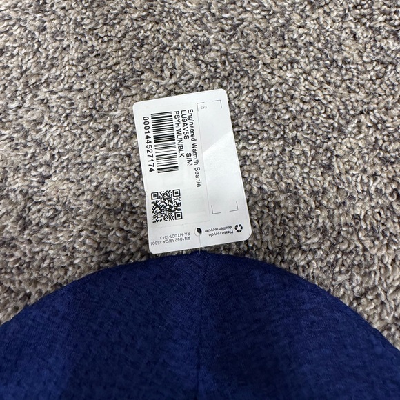 NWT lululemon Engineered warmth Beanie S/M - Picture 4 of 4